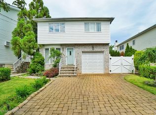 297 Chelsea St, Staten Island, NY 10307