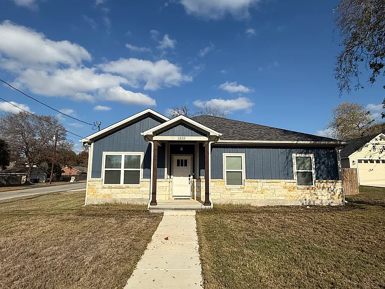 1535 Larkspur Dr — Photo 1
