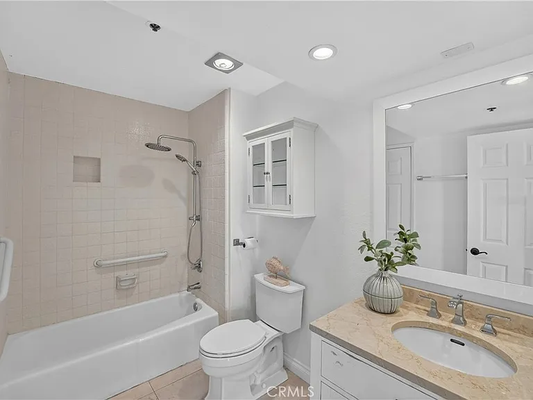 260 Cagney Ln — Photo 16