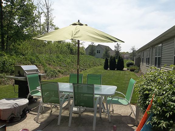 5th image of 8795 Roberts Ct