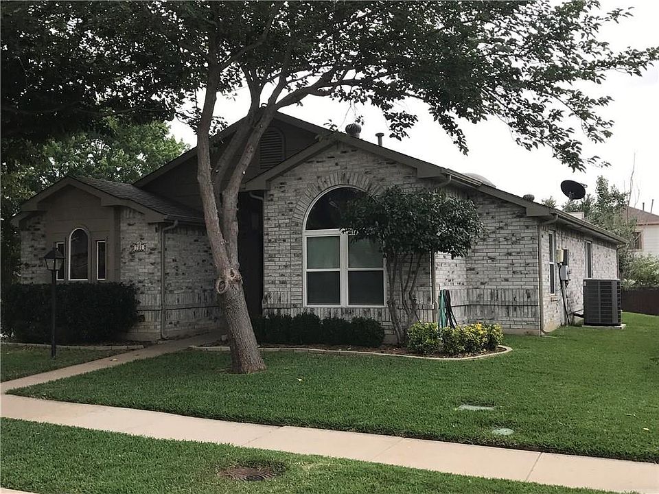 2nd image of 701 Stone Trail Dr