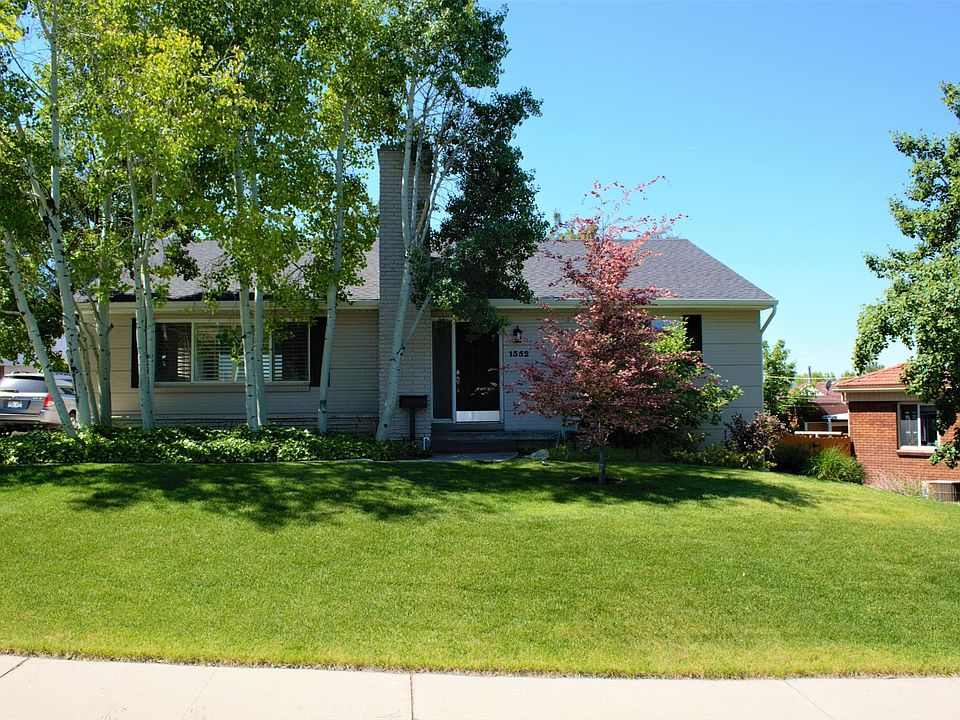 1st image of 1352 E Blaine Ave