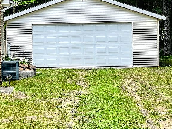 3rd image of 108 Greenbriar Ave
