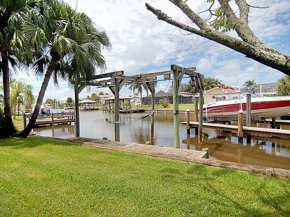 2nd image of 502 Bahama Dr