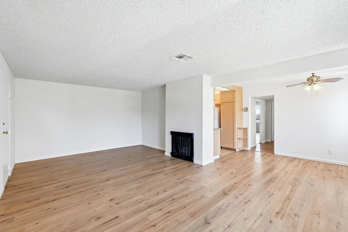 Building Photo - 497 El Molino Ave #101