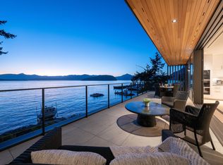 8885 Lawrence Way, West Vancouver, BC V7W 2T7