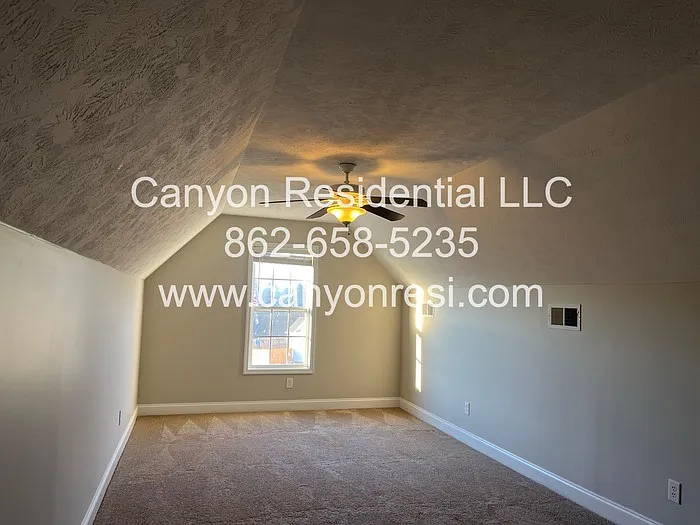 260 Sanford Ct — Photo 11