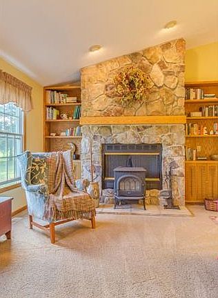 5th image of 15165 Moss Woods Dr