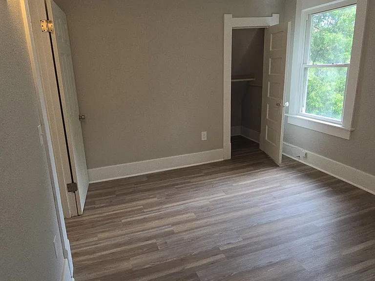 3827 1/2 Lockwood Ave — Photo 9