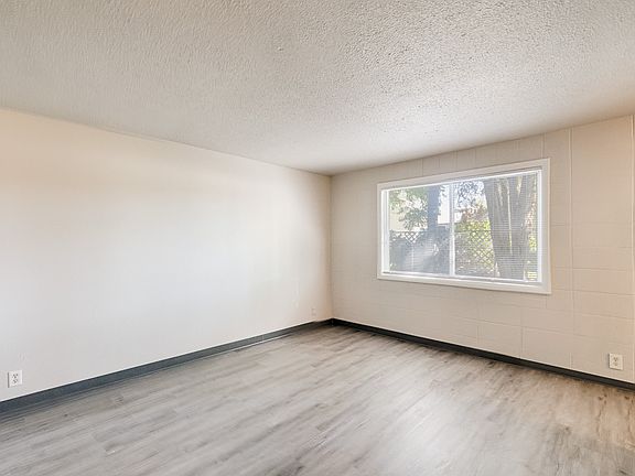 4th image of 2003 E Linden St #2