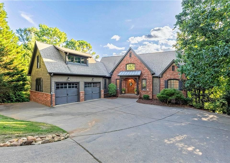 1st image of 18 Cambridge Way