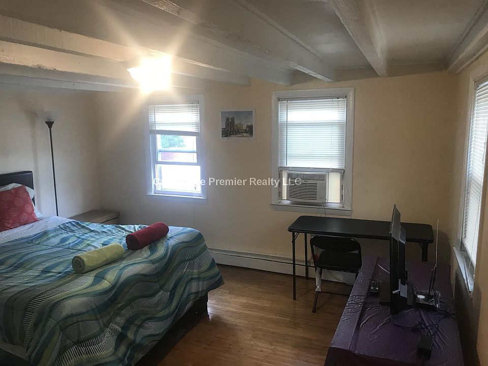 2nd image of 74 Franklin St