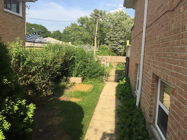 9933 Keystone Ave — Photo 2