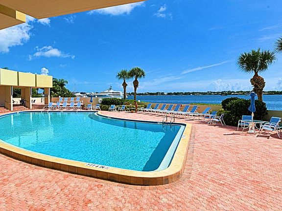 5th image of 126 Lakeshore Dr #6270
