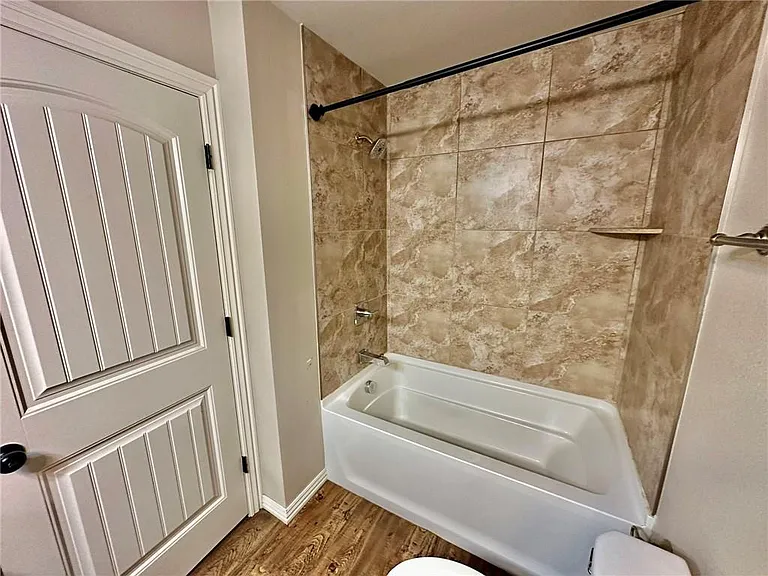 186 Old Farmington Rd — Photo 44