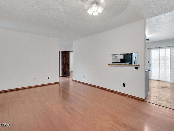 3rd image of 2857 Castle Hill Cir