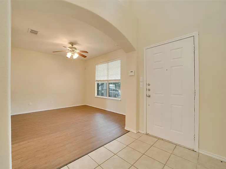 121 Park Ln — Photo 5