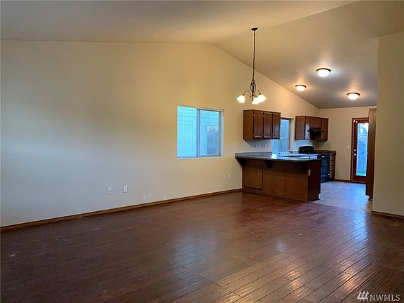 3rd image of 1827 187th Street Ct E