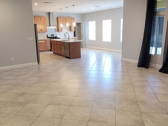 5th image of 719 Morales Ct