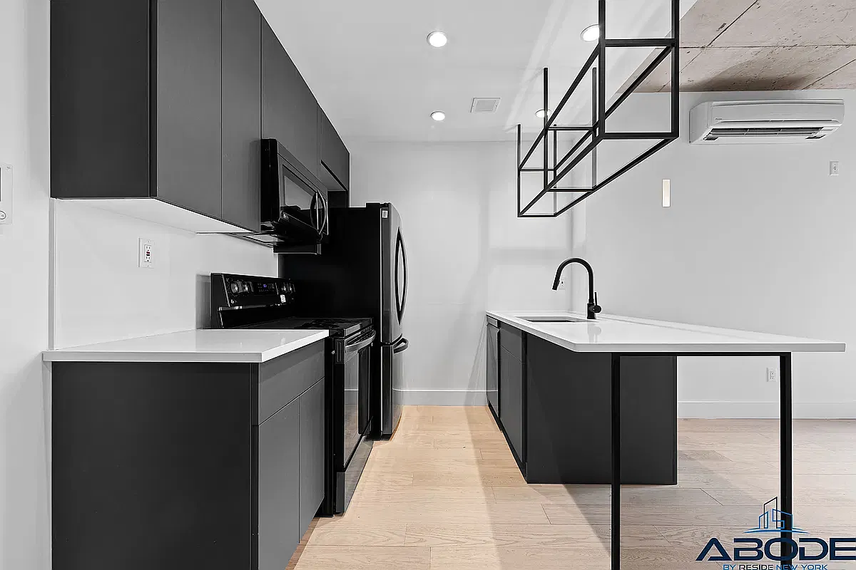458 East 25th Street — Photo 4