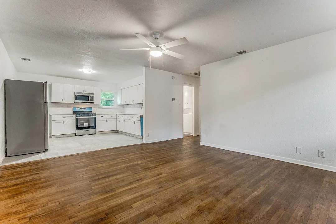 2 bed, 840 sqft, $1,299 — Photo 3