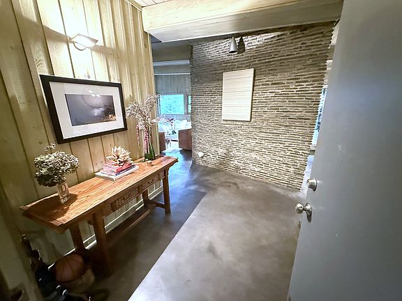 2nd image of 337 Chelsea Cir