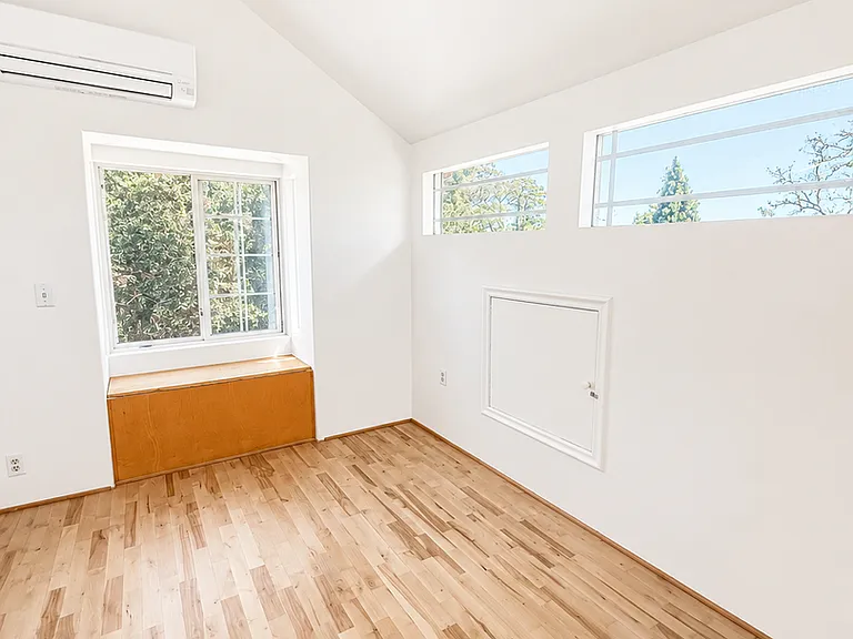 1472 Chanticleer Ave — Photo 3