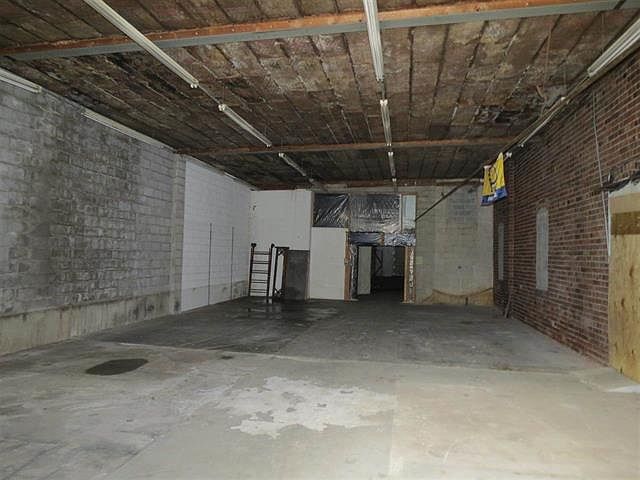 2nd image of 2318 Broad St
