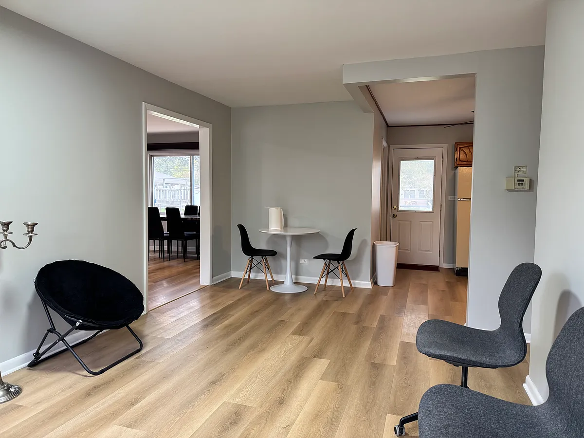 Living Room - 90 W Thacker St