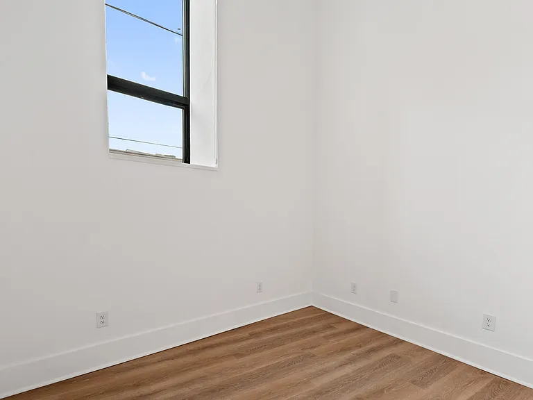 251 Pearl St #107 — Photo 8