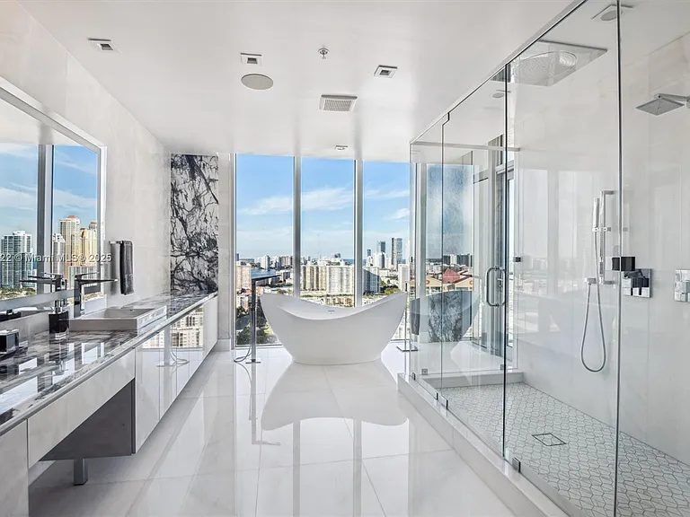 330 Sunny Isles Blvd #5-UPH04 — Photo 19