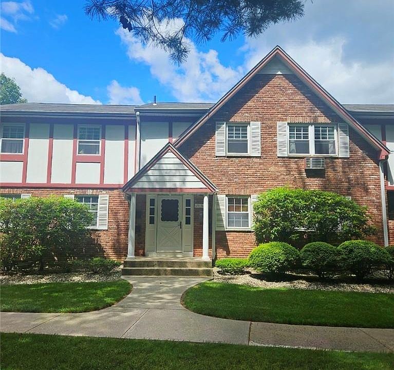 1st image of 136 Doxbury Lane