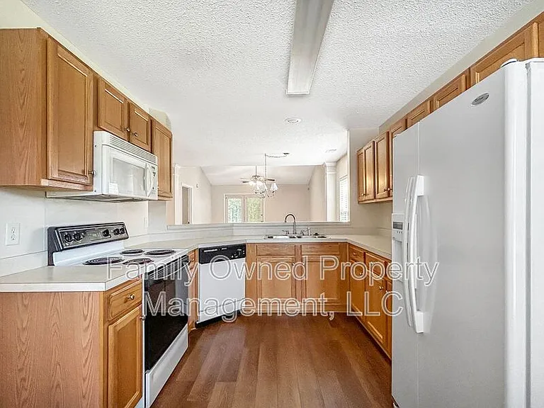 112 Stewart Pl — Photo 10
