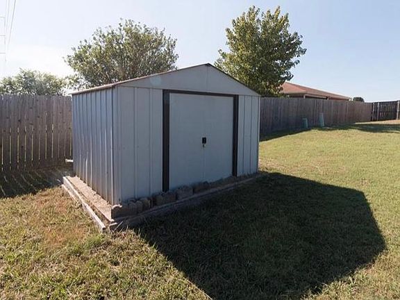 4th image of 4111 Mustang Dr
