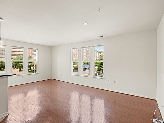 5th image of 2665 Prosperity Ave APT 353