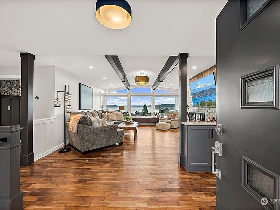4th image of 6823 Soundview Drive
