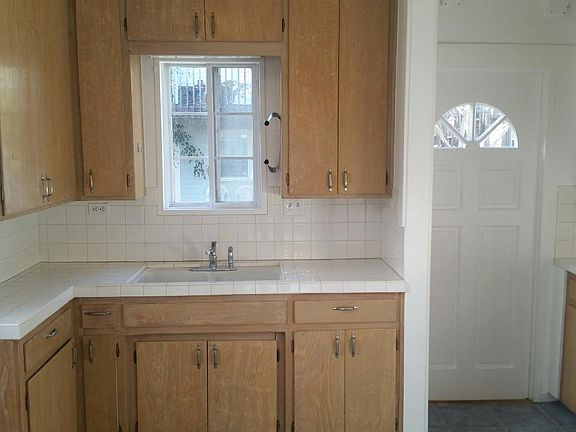 3rd image of 1618 Meade Ave