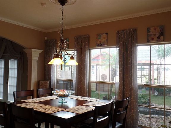 3rd image of 7633 Oakmont Dr