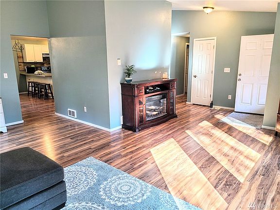 5th image of 22123 Bluewater Dr SE