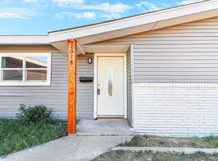 1318 S Plum St, Pecos, TX 79772