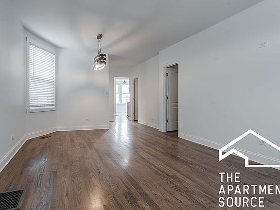 4th image of 2922 N Rockwell St #2