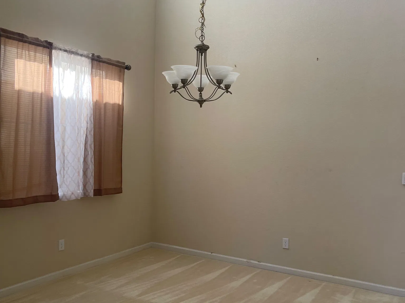 5 bed, 2734 sqft, $3,750 — Photo 3