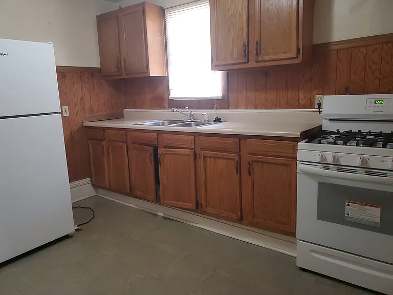 1100 Edison Ave #1 — Photo 2