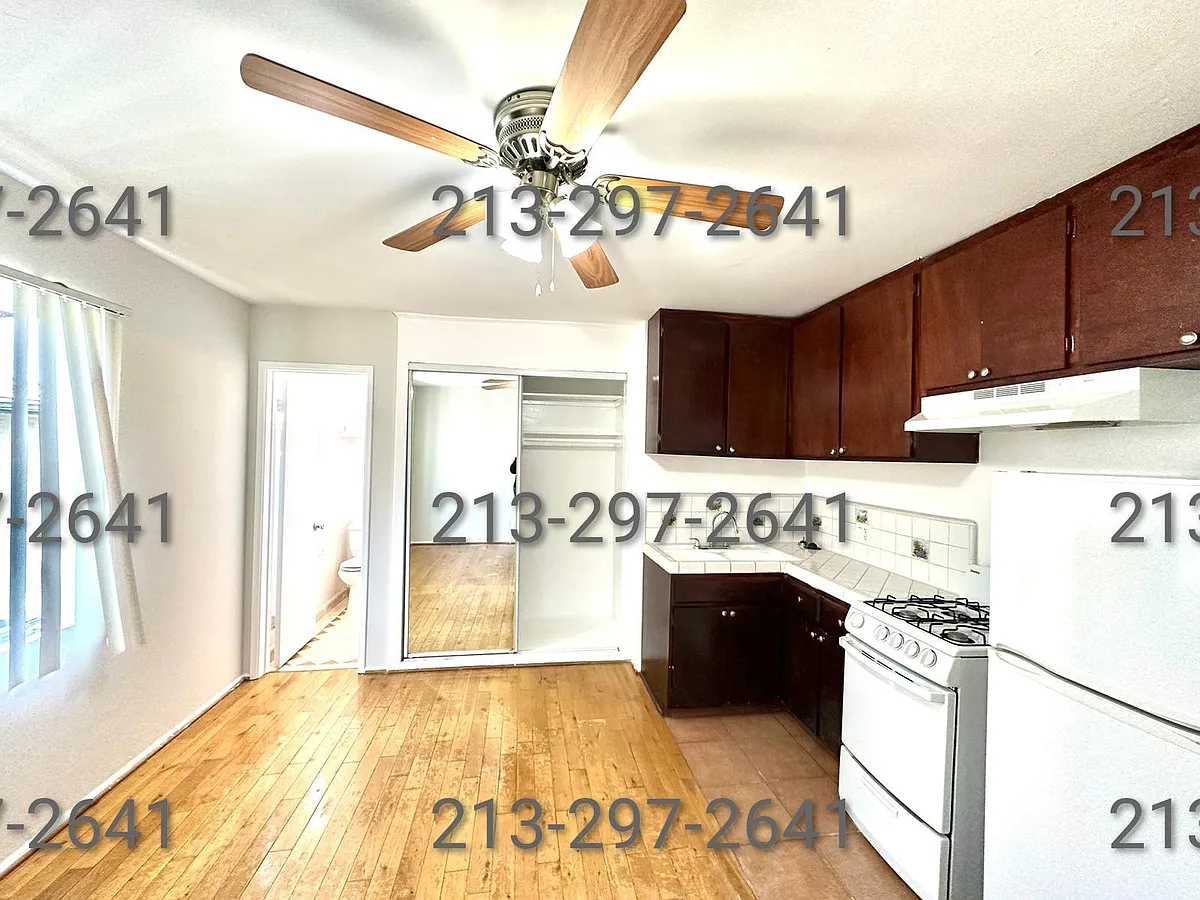 Building Photo - 6042 Romaine St #5