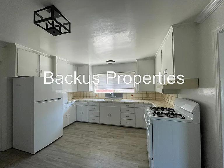 19 Santa Rosa Ave — Photo 6