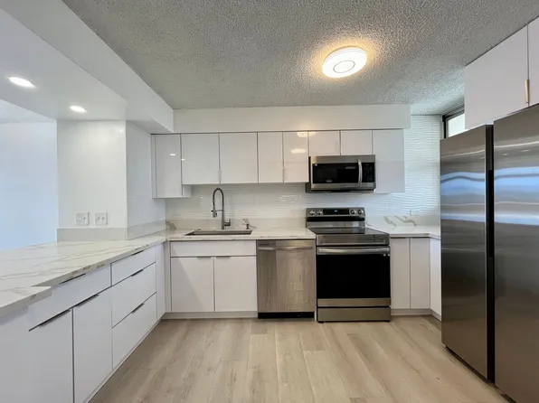 500 University Ave APT 1126, Honolulu, HI 96826