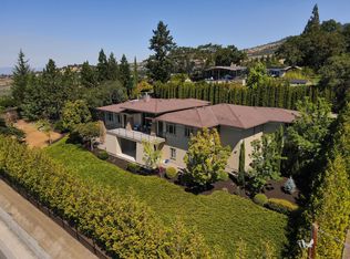 3894 Hillcrest Rd, Medford, OR 97504