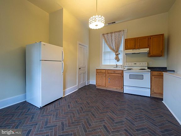 2nd image of 310 E Piedmont St #201