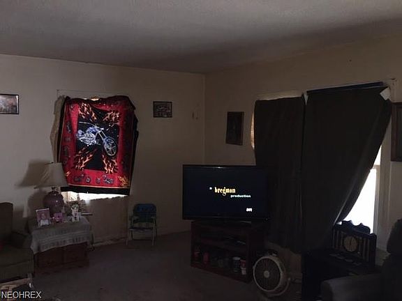 4th image of 2422 Albrecht Ave