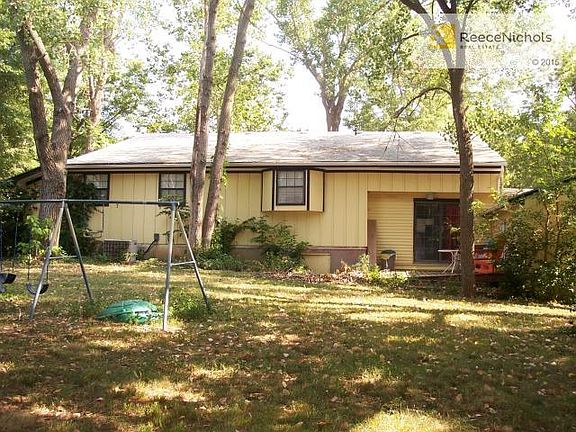 2nd image of 620 Edwardsville Dr